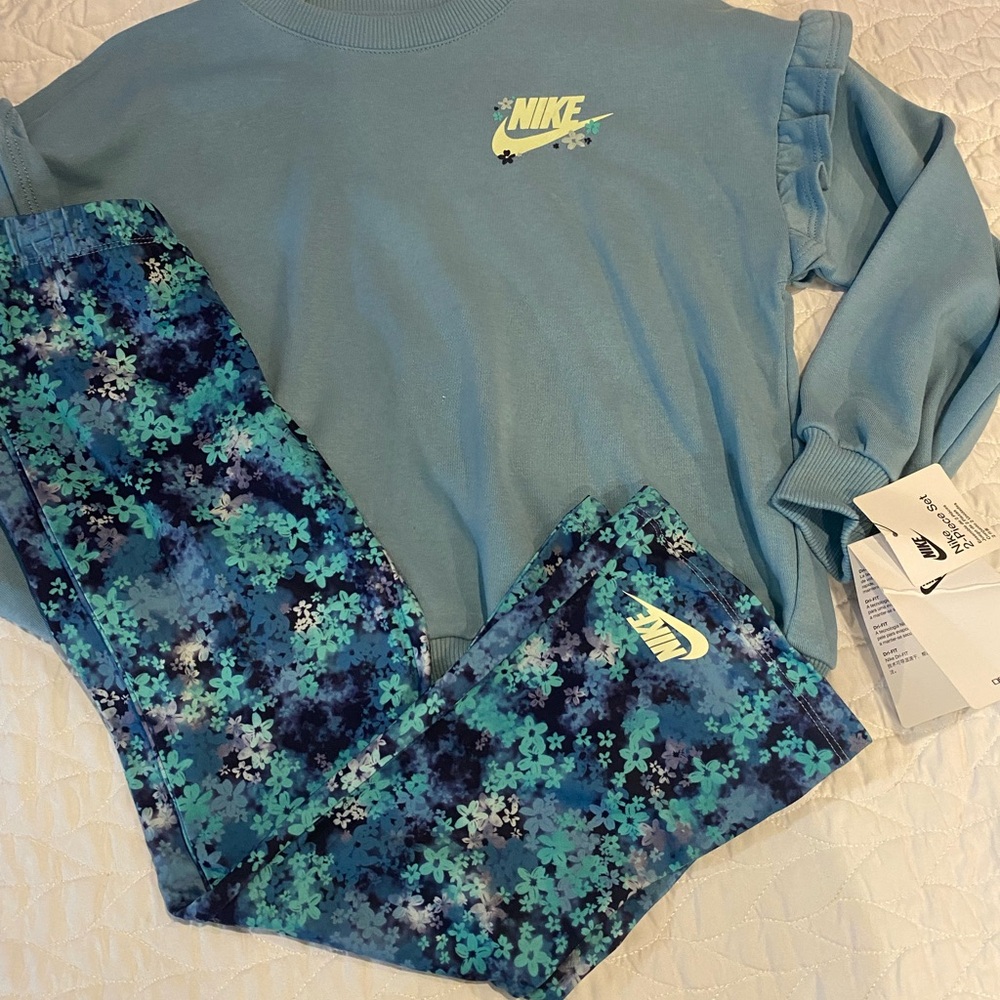 Nike Kids Matching Set in Blue and Green